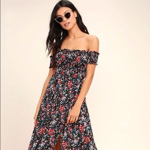 Lulus off-the-shoulder dress. Size small.